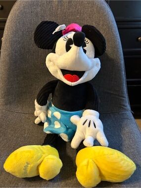 Disney Minnie Mouse Scentsy Buddy with scent pouch